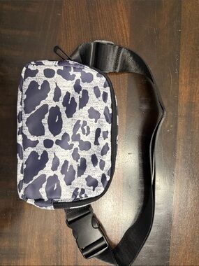 Women’s Crossbody Bag {Hidden back pocket}